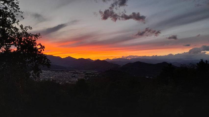 Location de vacances pour 8 personnes, avec piscine ainsi que jardin et vue à Olot - 2