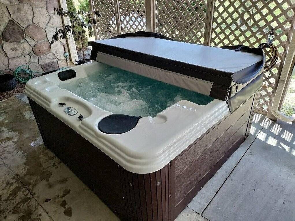 On Lake w/Dock/Spa Near Ut/Windrock/Golf/ Shopping -Pontoon boat avail. to rent. in Knox County (TN)