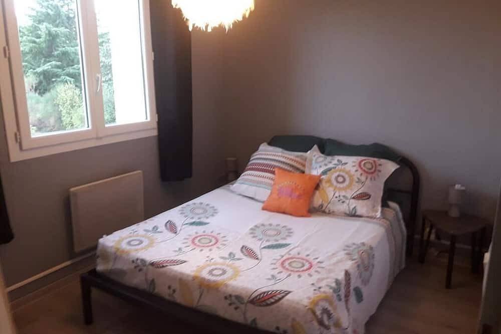 Appartement entier, Gite du Haut avec terrasse in Montélimar, Région de nyons