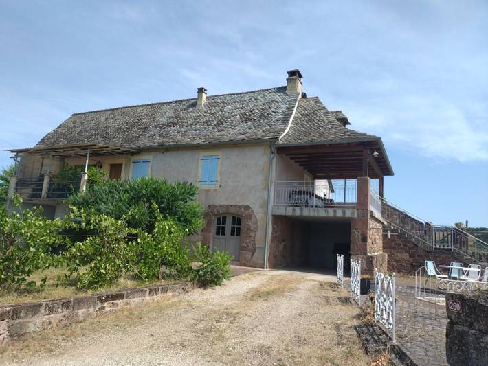 Gîte pour 4 personnes, avec jardin ainsi que terrasse et piscine