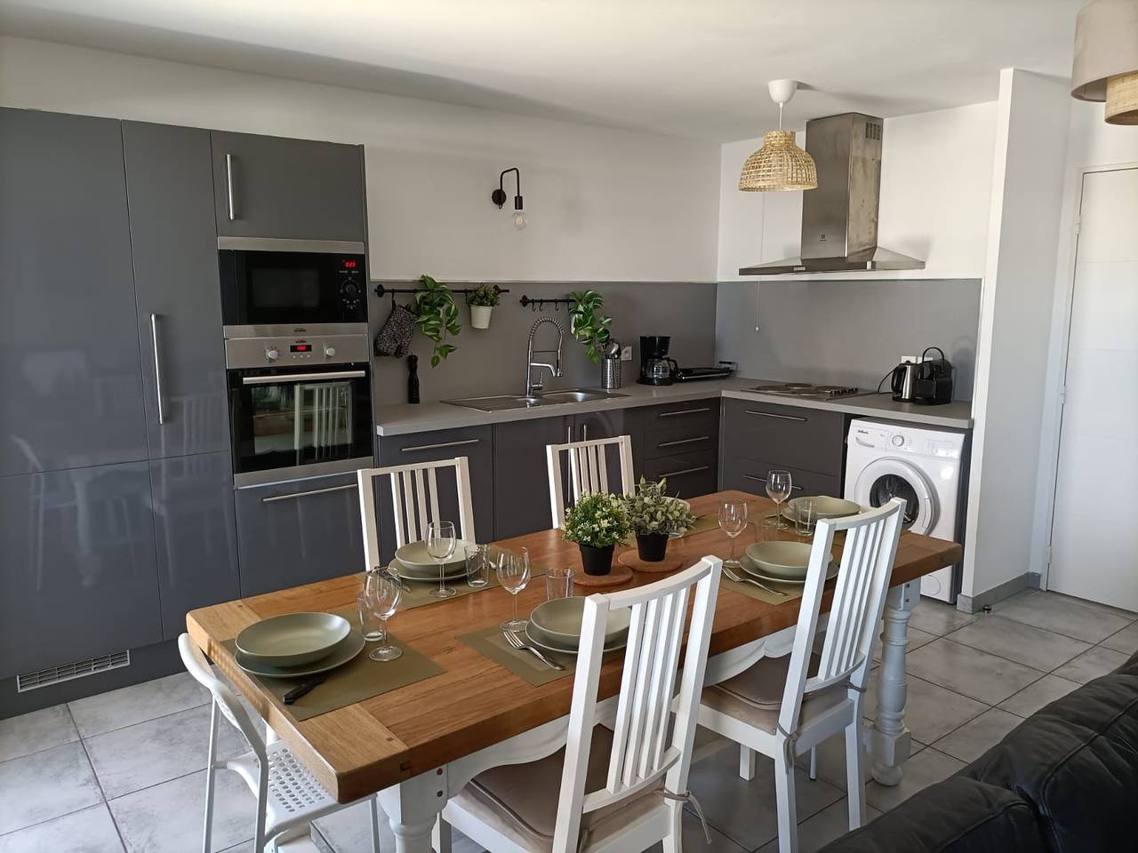 Ganze Wohnung, Ferienwohnung für 6 Personen mit Pool in Le Lavandou, Toulon Region