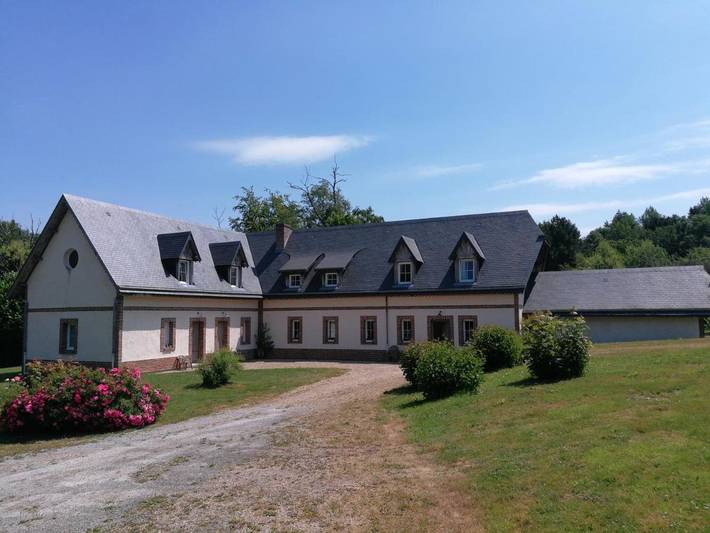 Location de vacances pour 3 personnes, avec piscine ainsi que vue et jardin à Bec-de-Mortagne - 2