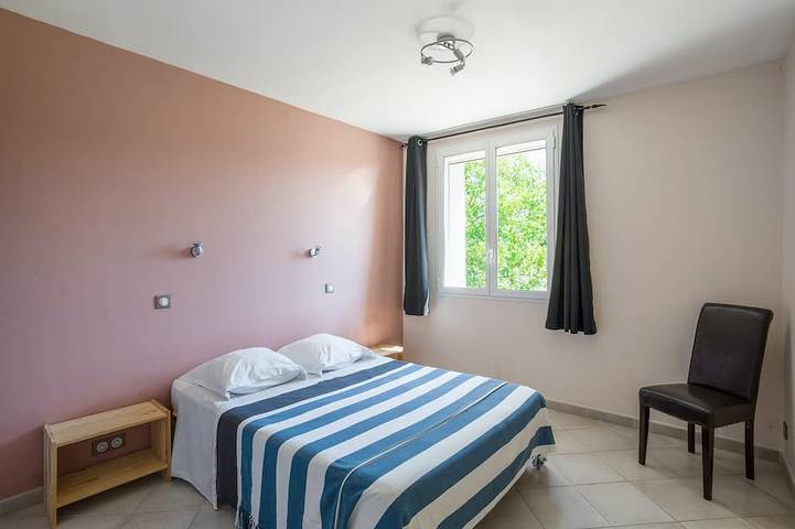 Location de vacances pour 10 personnes, avec jardin à La Tour-d'Aigues - 4