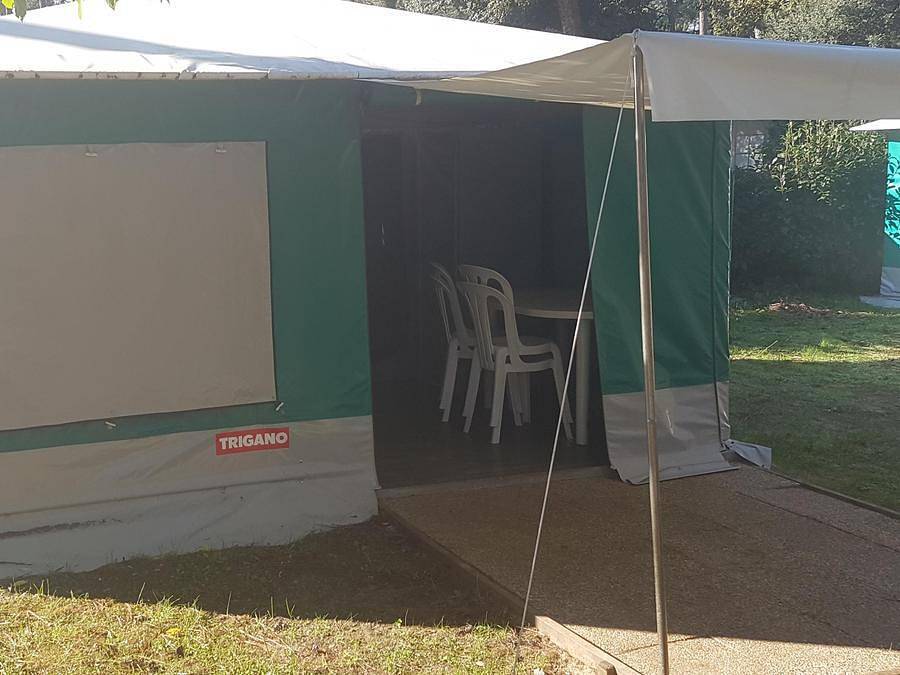 Camping Le Roc de Lavandre - Bungalowzelt 4 personen - 20 m2 ohne Sanitäranlagen in Saint-Félix-de-Reillac-et-Mortemart, Périgord Noir