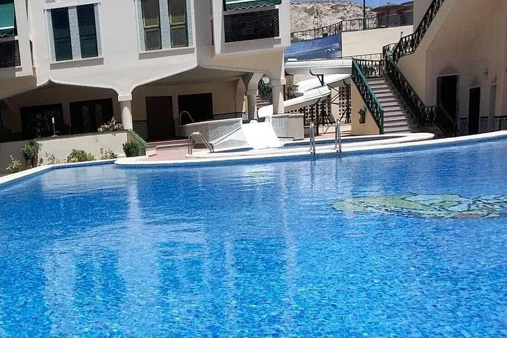 Entire apartment, Beautiful apartment in  residence with swimming pools, 10mn  from the beaches. in Santiago Bernabeu, Santa Pola