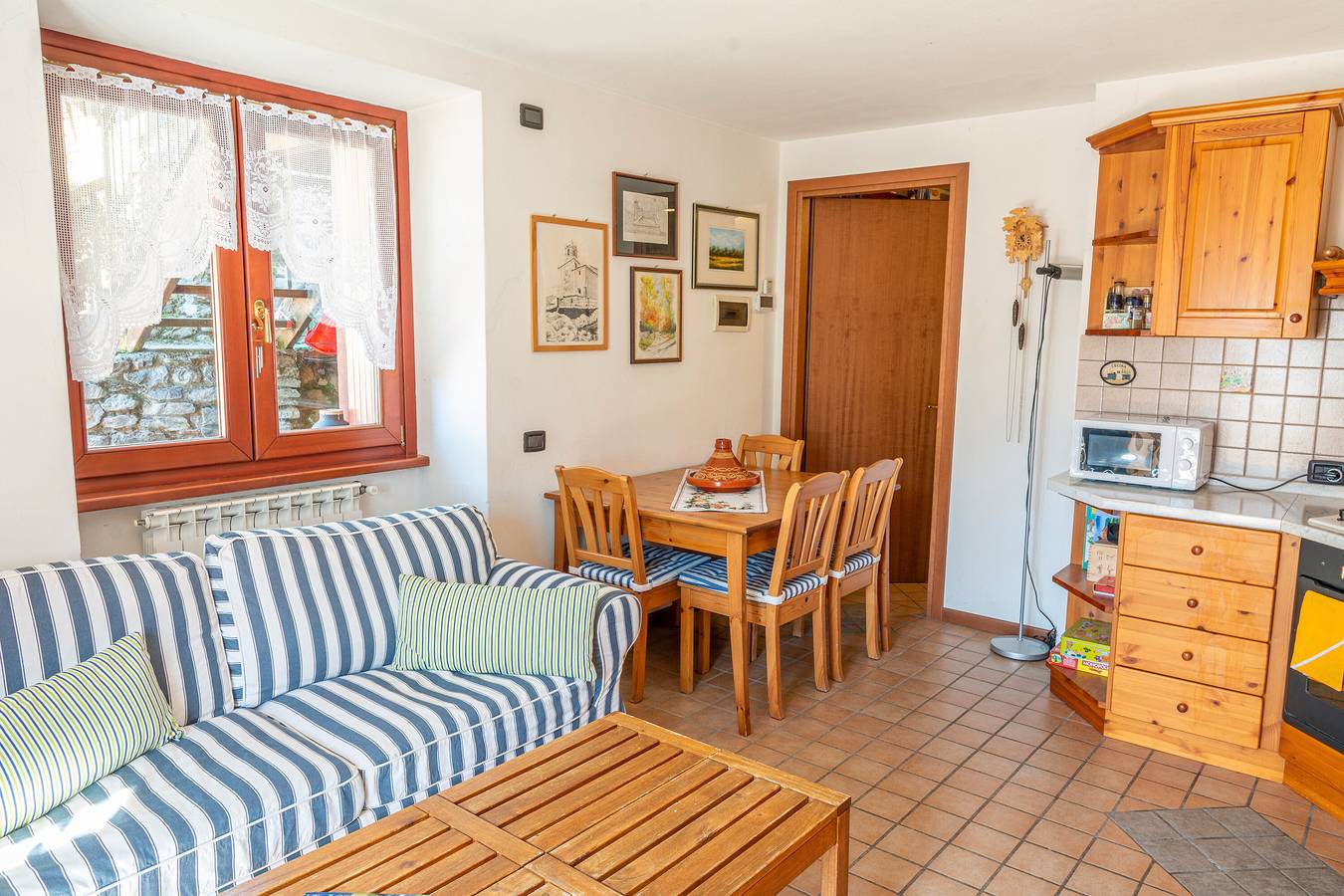 Appartamento intero, Appartamento la ruota - skibus e terrazza in Villa Dalegno, Temù