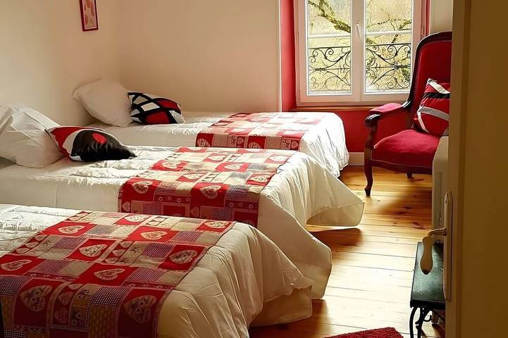 Location de vacances pour 14 personnes, avec balcon et jardin à Domeyrat - 4