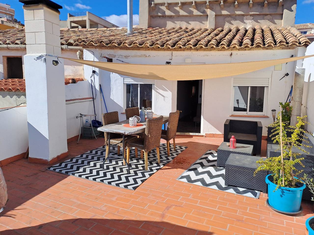Apartamento entero, Apartamento 'La Manchega' con vistas a la montaña, Wi-Fi y aire acondicionado in Villar del Arzobispo, Provincia de Valencia