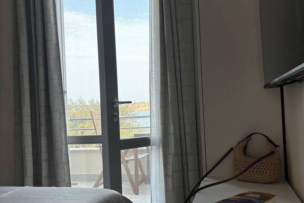 Ganze Wohnung, Queen-Zimmer mit Meerblick in Favignana Stadt, Favignana