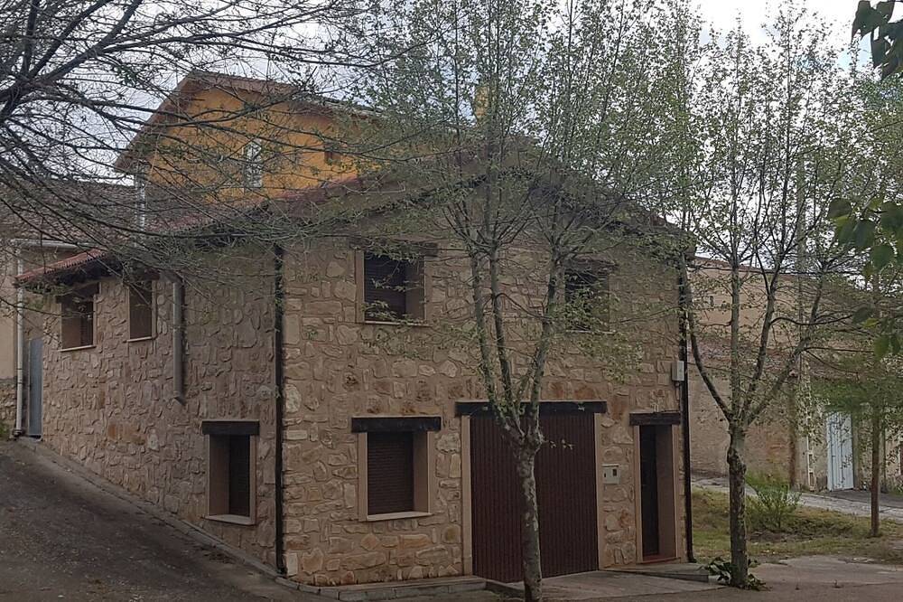 Casa Rural El Retiro de los Casasola in Establés, Guadalajara Province