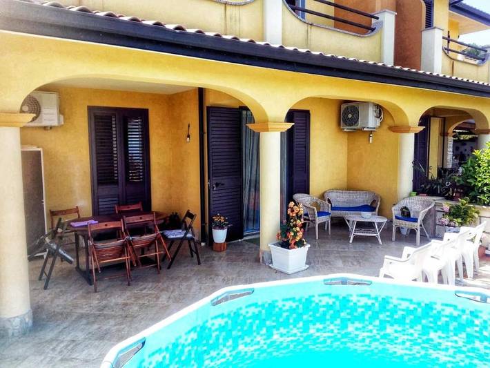 Ferienwohnung für 5 Personen, mit Terrasse und Garten sowie Pool und Ausblick