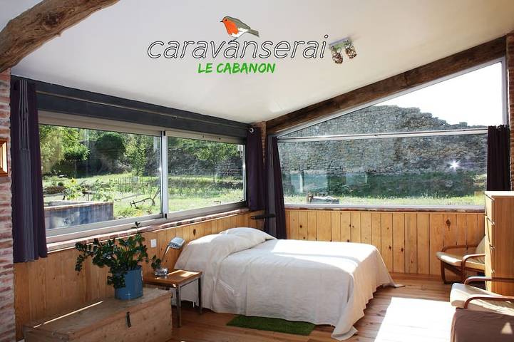 Gîte pour 3 personnes, avec piscine ainsi que jardin et terrasse
