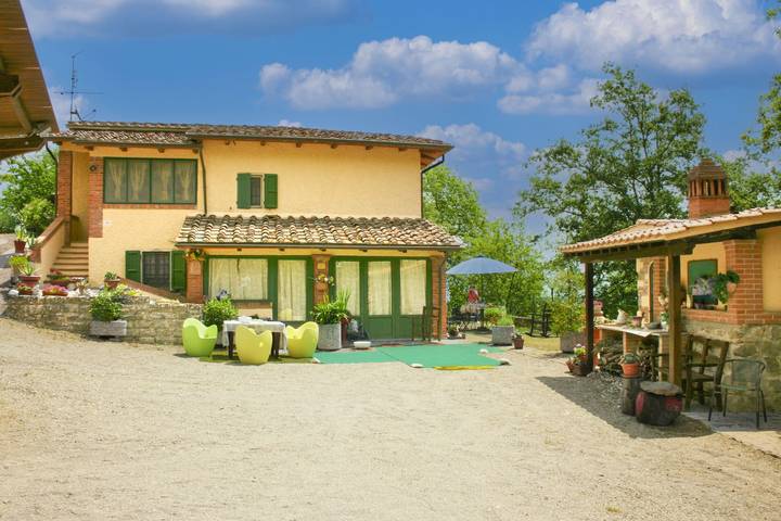 Casa vacanza per 8 persone, con Giardino e Piscina a Civitella in Val di Chiana