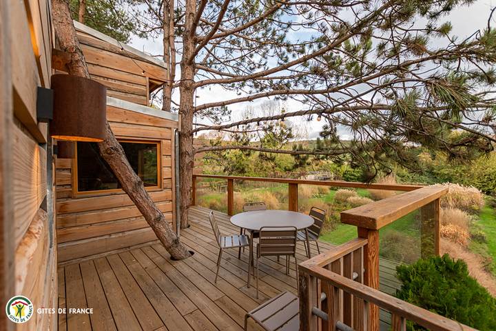 Gîte pour 5 personnes, avec Balcon et Jacuzzi ainsi que Terrasse et Jardin dans Nanteuil-la-Forêt