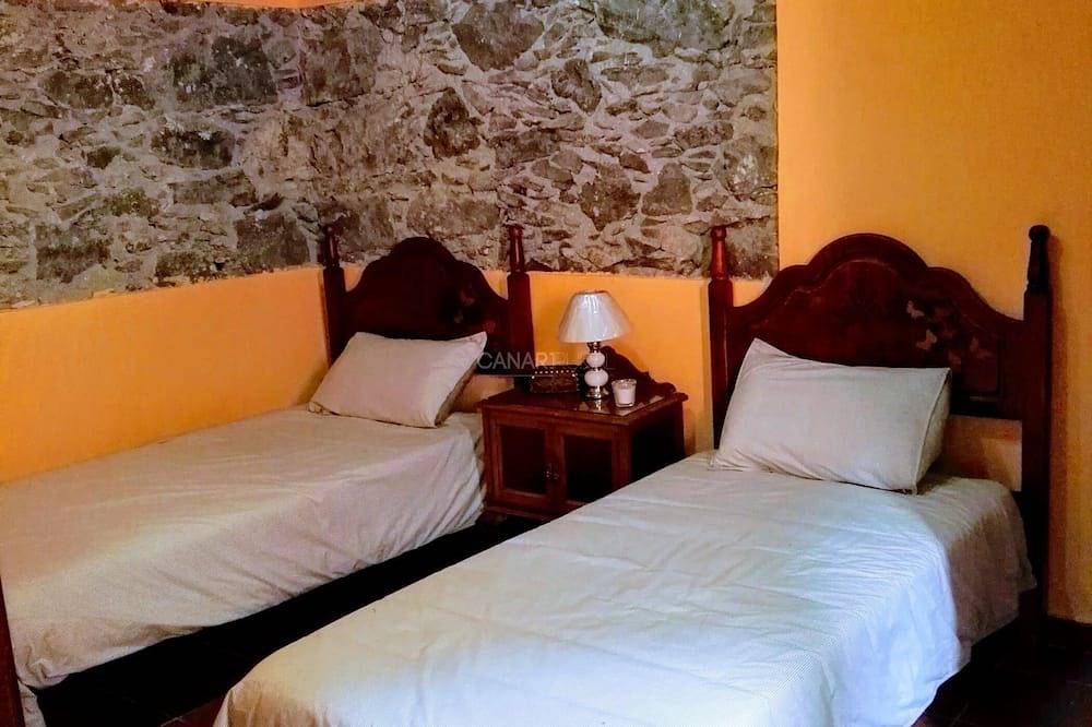 Charming 3-Bedroom Stone House with Scenic Views in Vallehermoso, La G in Vallehermoso, Garajonay