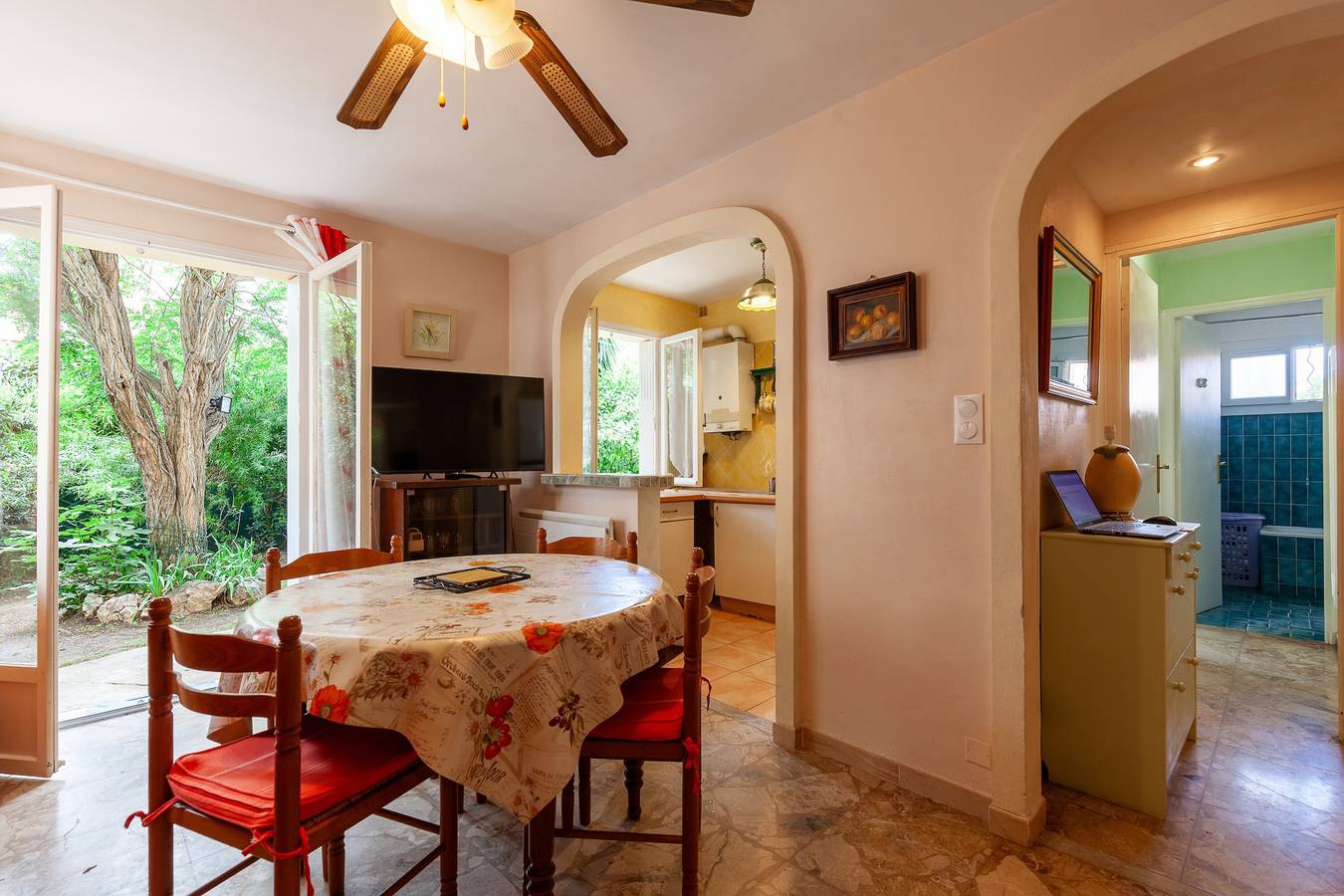 Appartement entier, Appartement 'Dans Cadre De Verdure' avec Terrasse Privée, Jardin Privé et Wi-Fi in La Seyne-sur-Mer, Côte méditerranéenne (France)