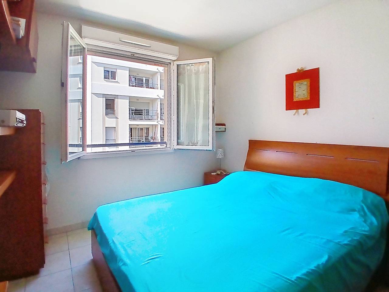 Ganze Wohnung, Juan-les-Pins Palais de la Mer: 2-Zimmer-Wohnung mit Terrasse, Klimaanlage, Parkplatz in Antibes, Mittelmeerküste (Frankreich)