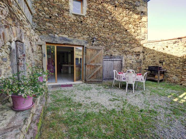 Gîte pour 13 personnes, avec terrasse dans la Loire - 2