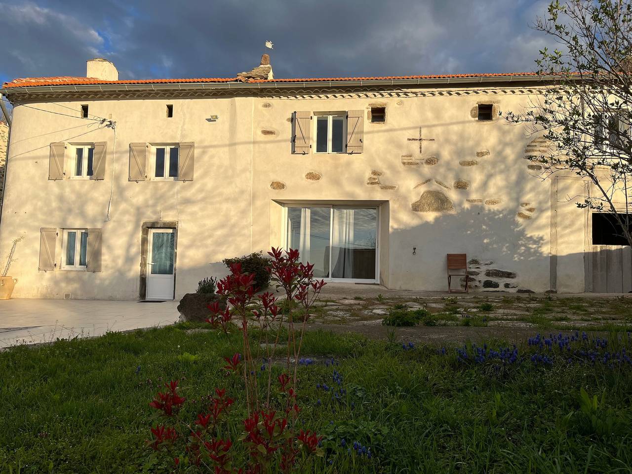Charmantes Ferienhaus auf dem Bauernhof mit Terrasse, ideal für Natur- und Tierliebhaber in Autrac, Regionaler Naturpark Volcans d'Auvergne