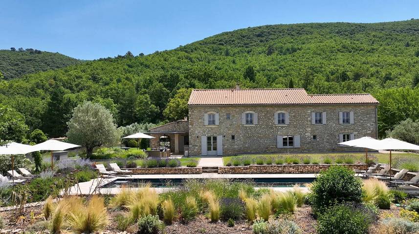 Gîte pour 12 personnes, avec piscine