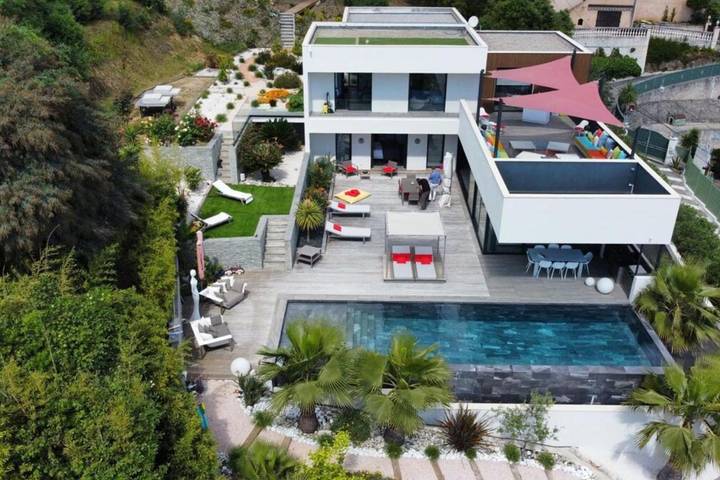 Willa dla 10 osób, z basen i jacuzzi oraz ogród w Mandelieu-la-Napoule