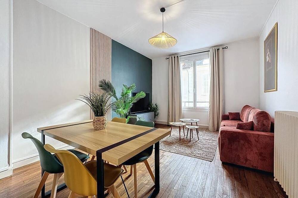 Entire apartment, Le 2-F2 historic center in Montluçon, Montluçon region