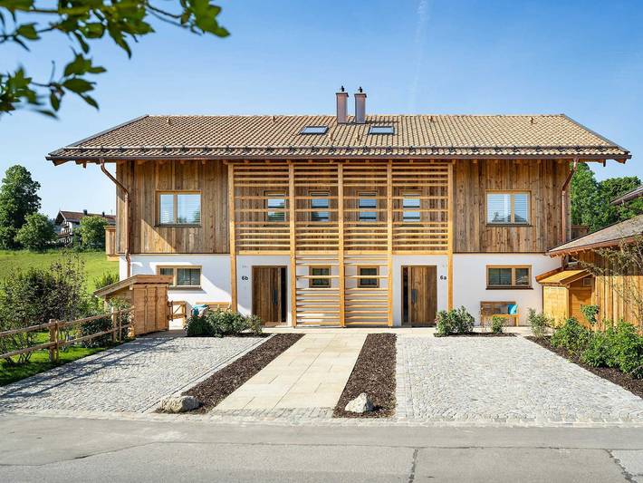 Ferienwohnung für 8 Personen, mit Balkon und Terrasse sowie Garten und Sauna in Gmund