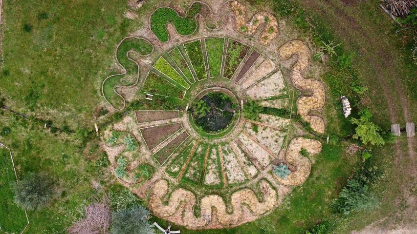 Location de vacances pour 10 personnes, avec vue ainsi que piscine et jardin à Villeneuvette - 2