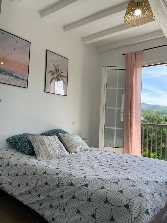 Appartement entier, Two-Bedroom Apartment in Espelette, Région de Bayonne