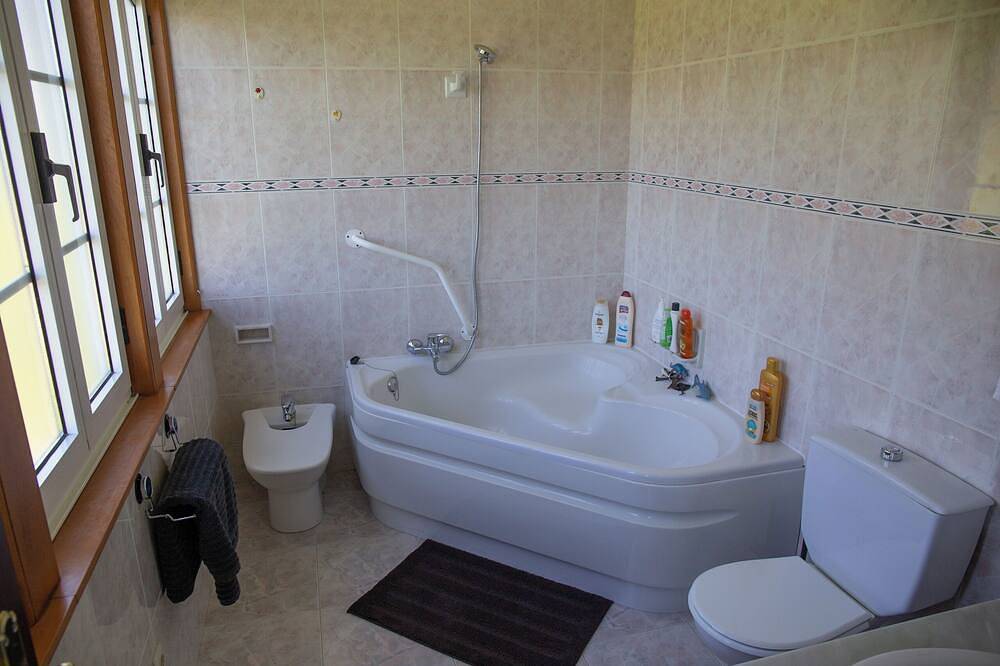 Beachfront Surf & Holiday House, Charming & Quiet in Valdoviño, Costa de Galicia