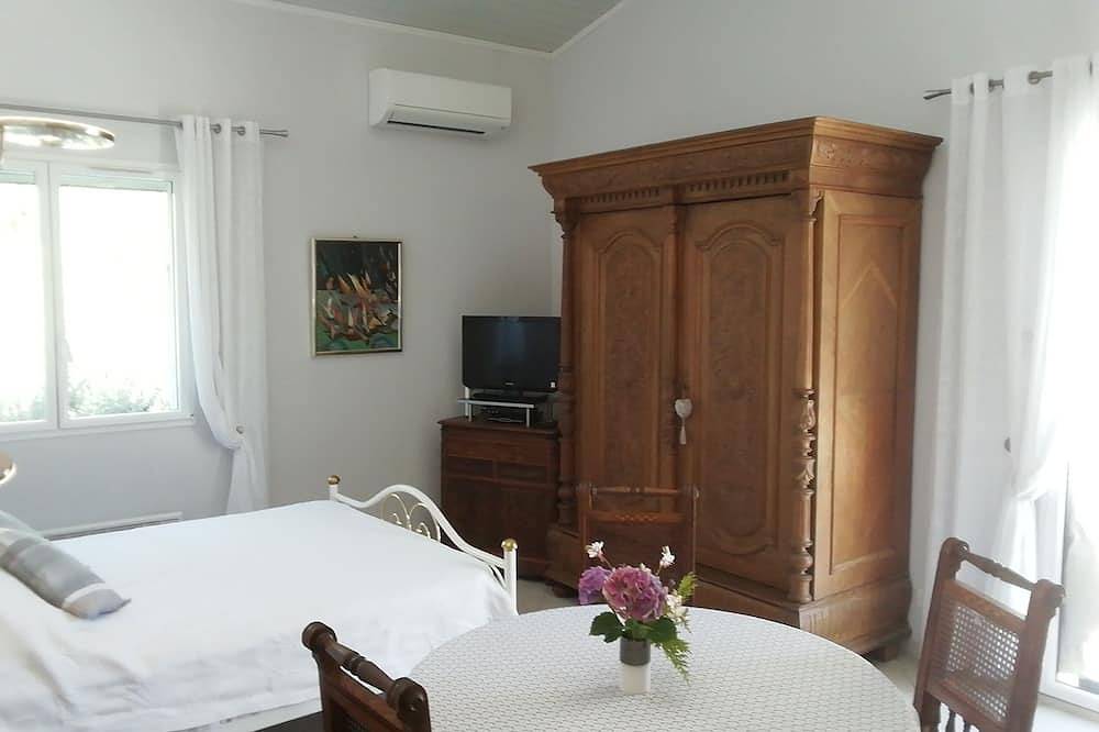 Appartement entier, Studio douillet pour 2 pers., parking,  2 terrasses,  wifi in Laroque-des-Albères, Région de Céret