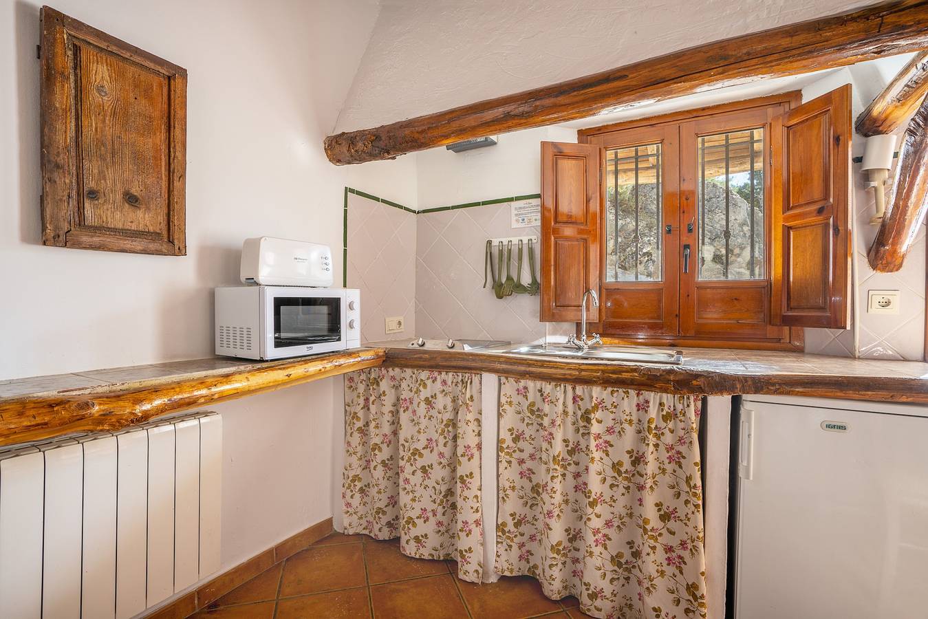 Casa de vacaciones 'Casa Rural La Roca' con vistas a la montaña, piscina compartida y Wi-Fi in Cumbres Verdes, La Zubia