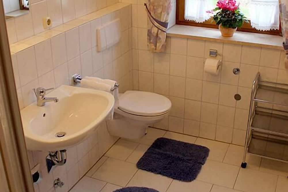 Ganze Wohnung, Ferienwohnung mit Terrasse | Urlaub auf dem Bauernhof in Bad Birnbach, Bayerische Golf und Thermenland