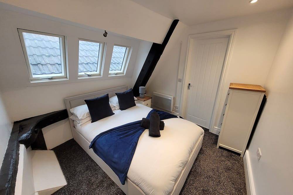 Ganze Wohnung, Wallgate Apartment B- A cosy Grade Ii listed apartment with Roman wall in garden in Colchester, Essex