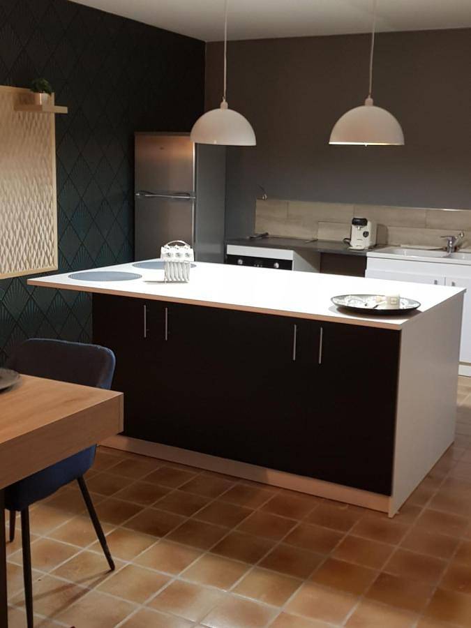 Location de vacances pour 7 personnes, avec vue et terrasse ainsi que vue sur le lac et piscine à Saint-Étienne-du-Bois