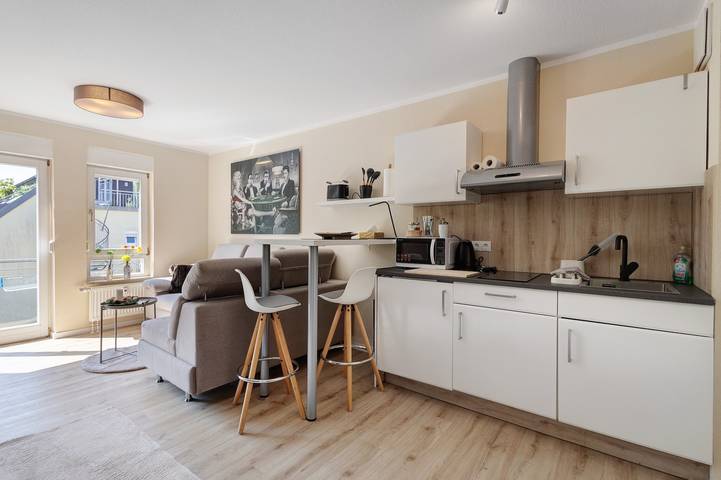 Ganzes Studio, Ferienwohnung 'City Apartment' mit Balkon und Wi-Fi in Frankenalb