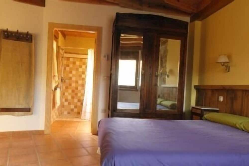 House of La Parrada for 6 people in Peque, Zamora Province