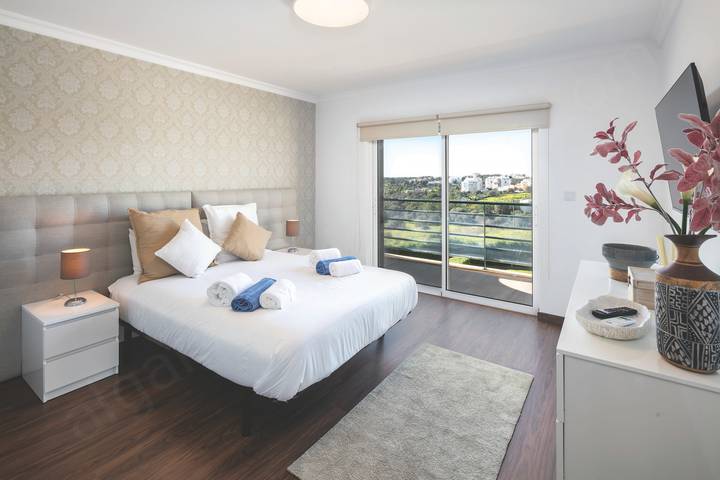 Vakantieappartement voor 6 personen, with terras and zwembad as well as uitzicht op zee in Portimão