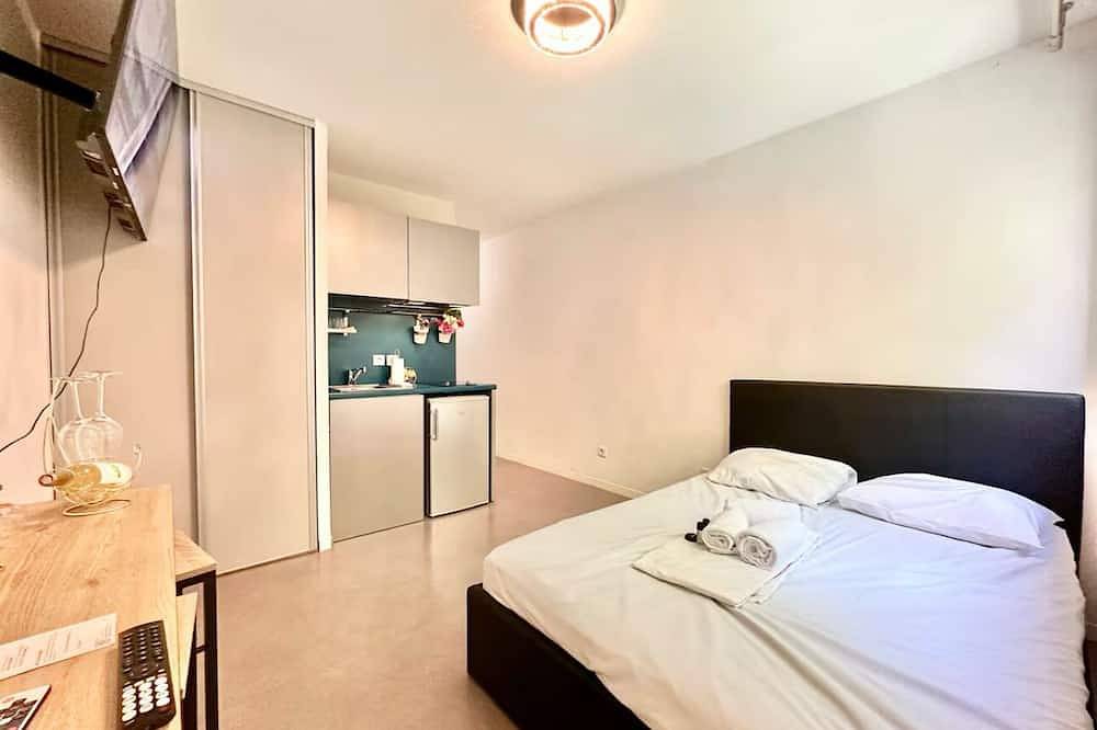 Entire apartment, Central, fully-equipped studio Lyon kitchen included in Caluire-et-Cuire, Rhône
