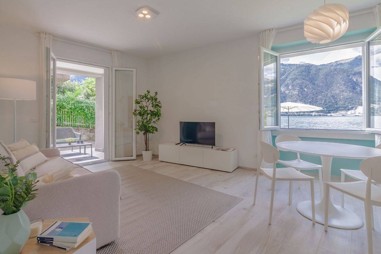 Ganze Wohnung, Ferienwohnung für 2 Personen mit Pool in Carvagnana (Lezzeno), Lezzeno