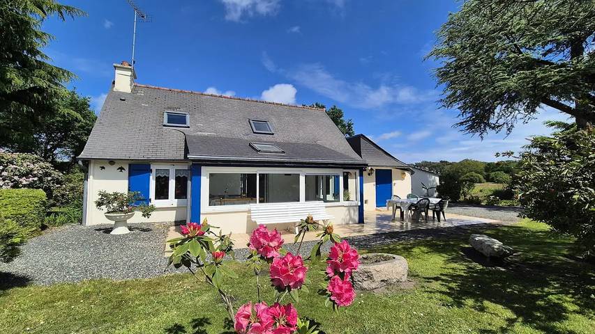 Location de vacances pour 4 personnes, avec Terrasse et Jardin à Plourivo