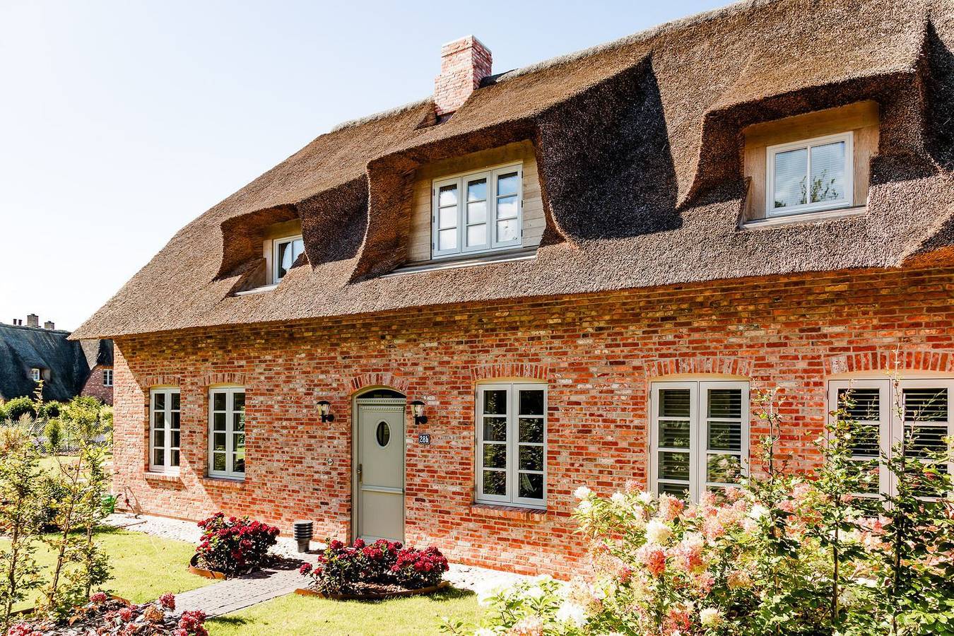 Exklusiver Ferienhausteil mit Terrasse, Sauna und Gartenblick in Süderende in Süderende, Föhr