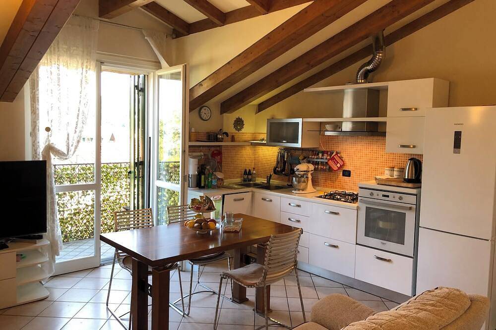 Ganze Wohnung, The House of Leo Lake Monate Travedona in Travedona Monate, Varese Provinz