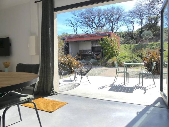 Ferienwohnung für 2 Personen, mit Pool und Ausblick sowie Balkon und Garten
