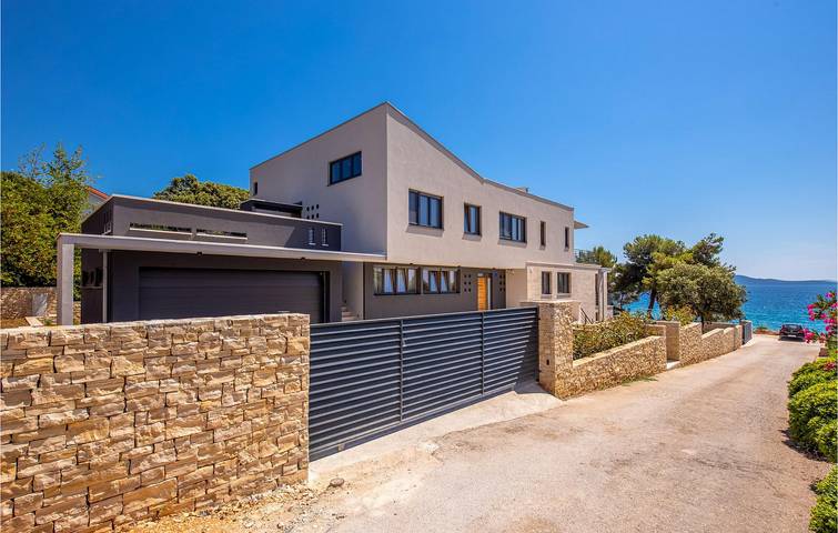 Gemütliche Ferienwohnung mit Meerblick und Pool, 1 km vom Strand entfernt in Strand Kožino, Zadar (Kommun)