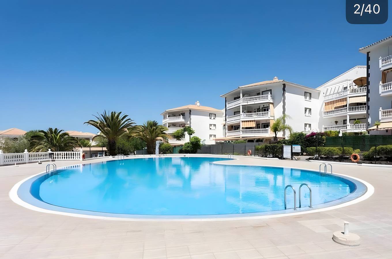 Entire apartment, Vacation Apartment 'Apto Vistahermosa 3 Bed and Pool' with Mountain View, Wi-Fi and Air Conditioning in Los Cristianos, Arona