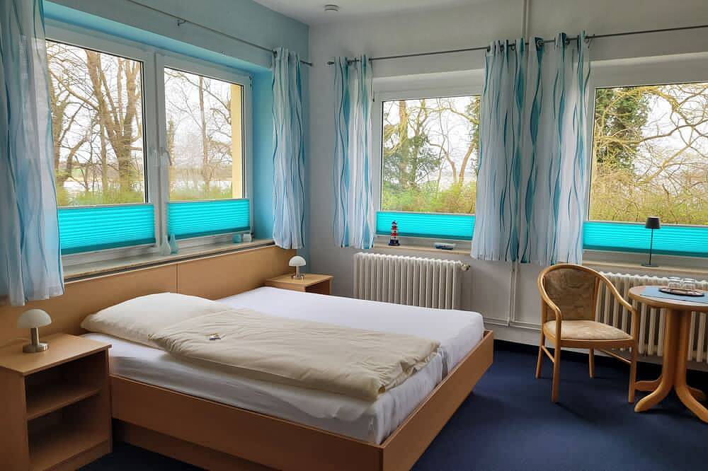 Doppelzimmer 12 Seeblick - Gästehaus Niederhof - nur 50 Meter bis zum in Sundhagen, Stralsund Umland