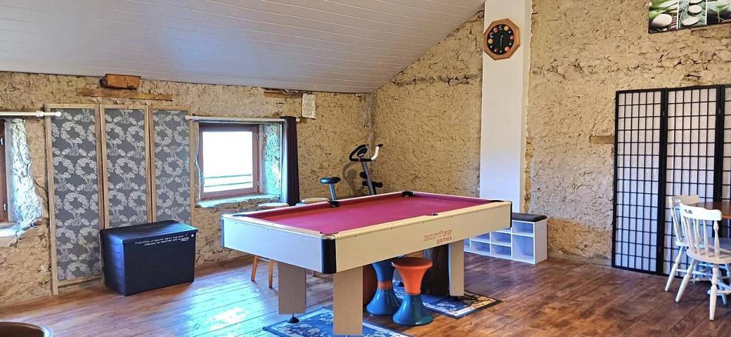 Location de vacances pour 12 personnes, avec Terrasse et Jardin à Bertignat - 3