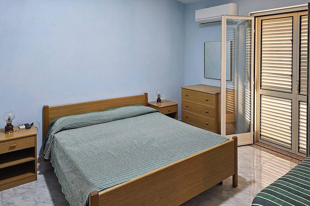 Ganze Wohnung, Gemütliche Ferienwohnung in Ricadi mit Swimmingpool in Trotta, Ricadi (gemeinde)