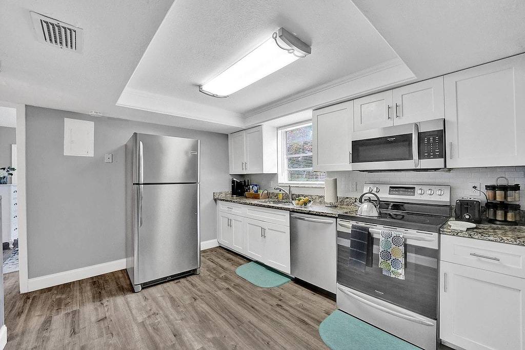 Ganze Wohnung, ⭐Only 5 Minutes To Beach ⭐ Downtown, Fast Wi-fi, Free Parking, Outdoor Grill in Delray Beach, Palm Beach County